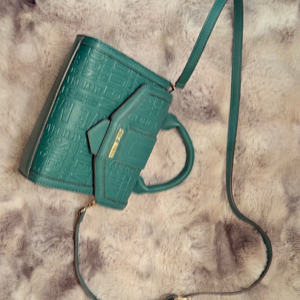Steve Madden Green Crossbody Bag with Textured Material and Metallic Detail